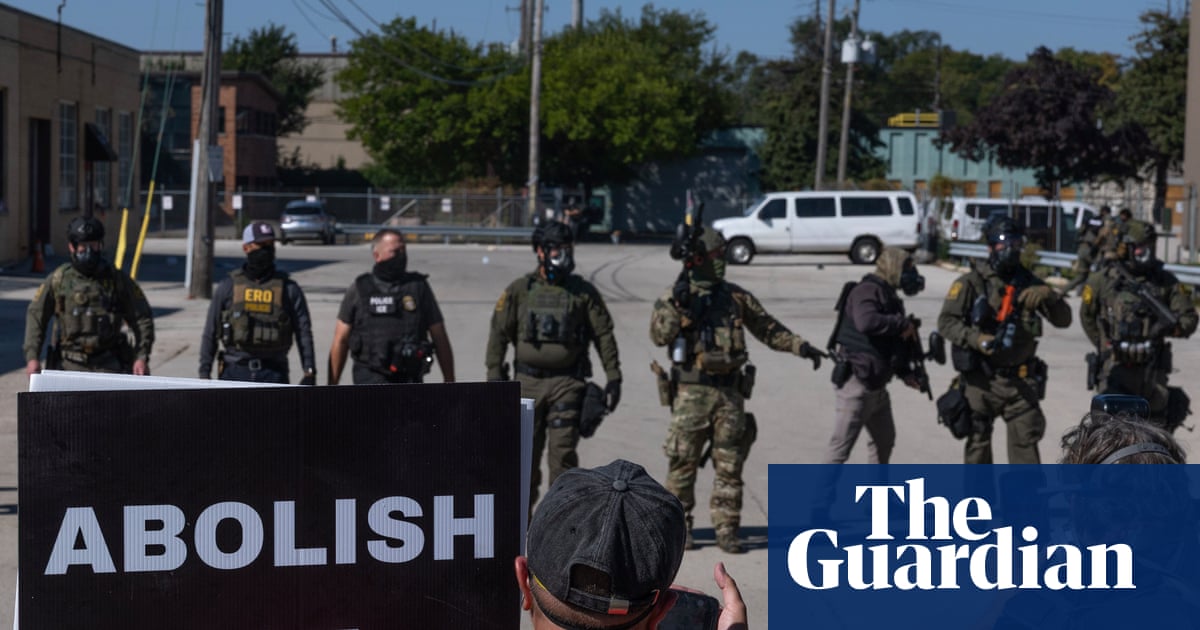 Illinois senator demands to meet with Ice amid clashes at immigration facility | Illinois