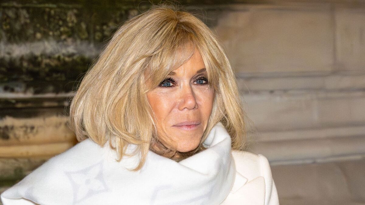 Brigitte Macron’s go-to exercise for a flat stomach at 70