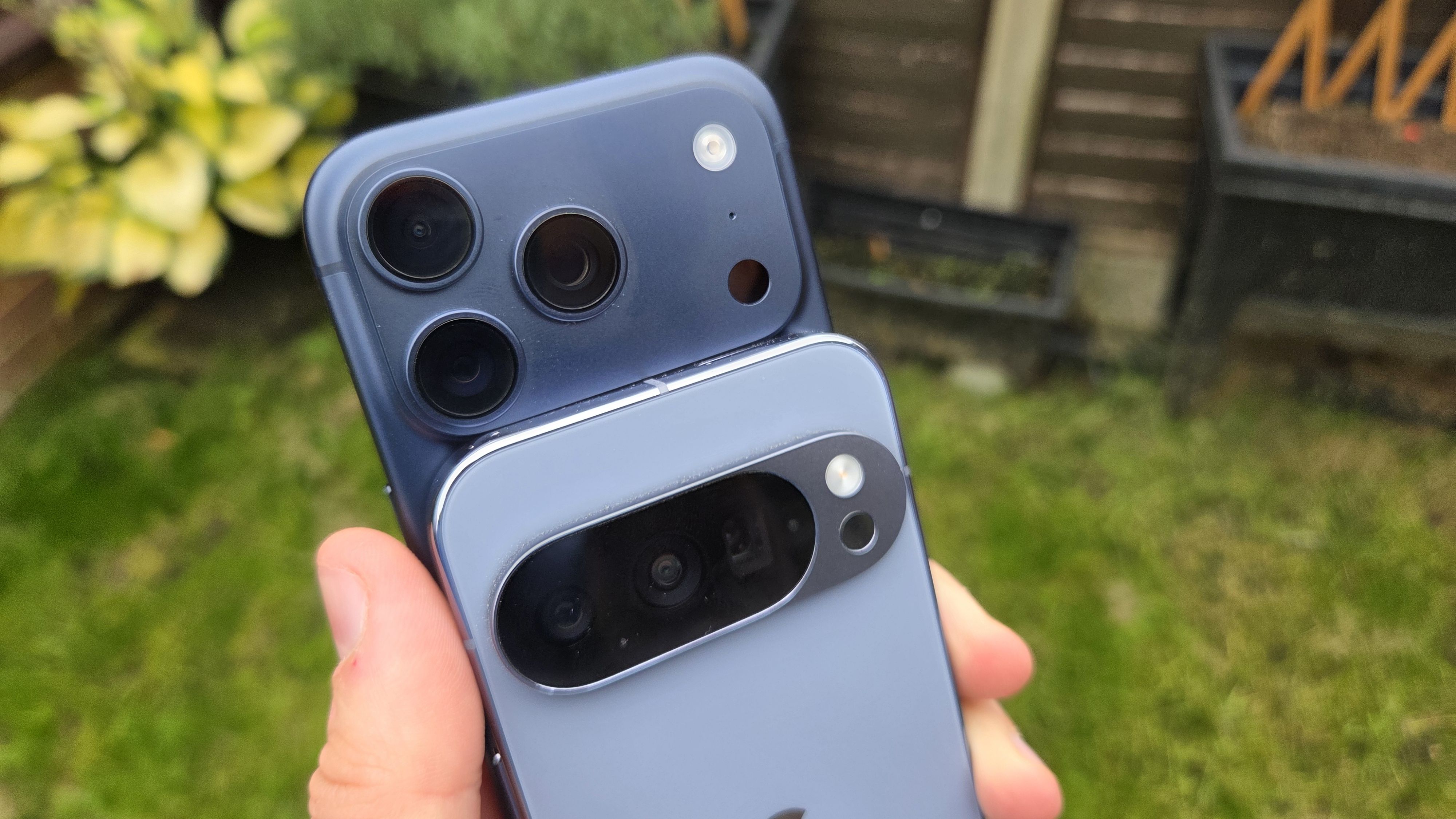 iPhone 17 pro vs Google Pixel 10 pro side by side shots