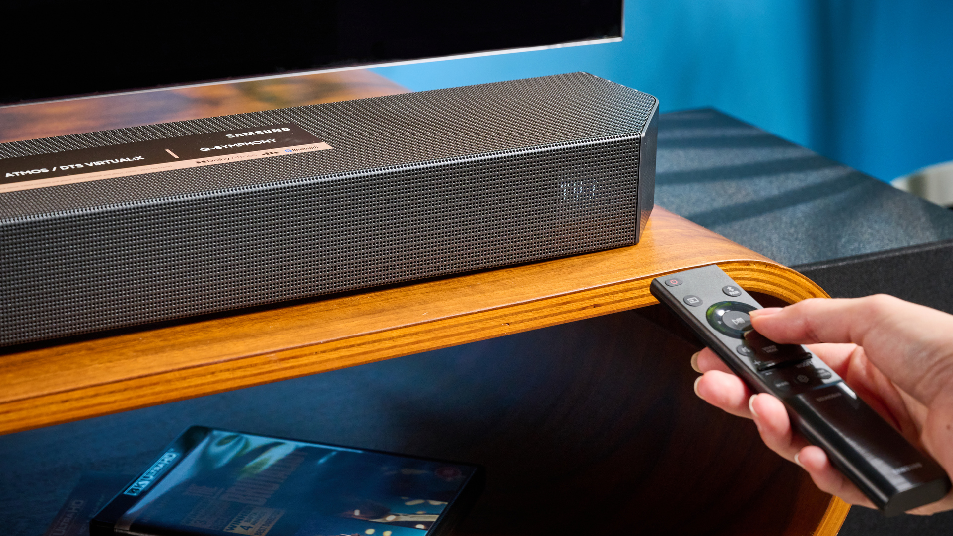 the samsung q600f premium soundbar and subowoofer in black