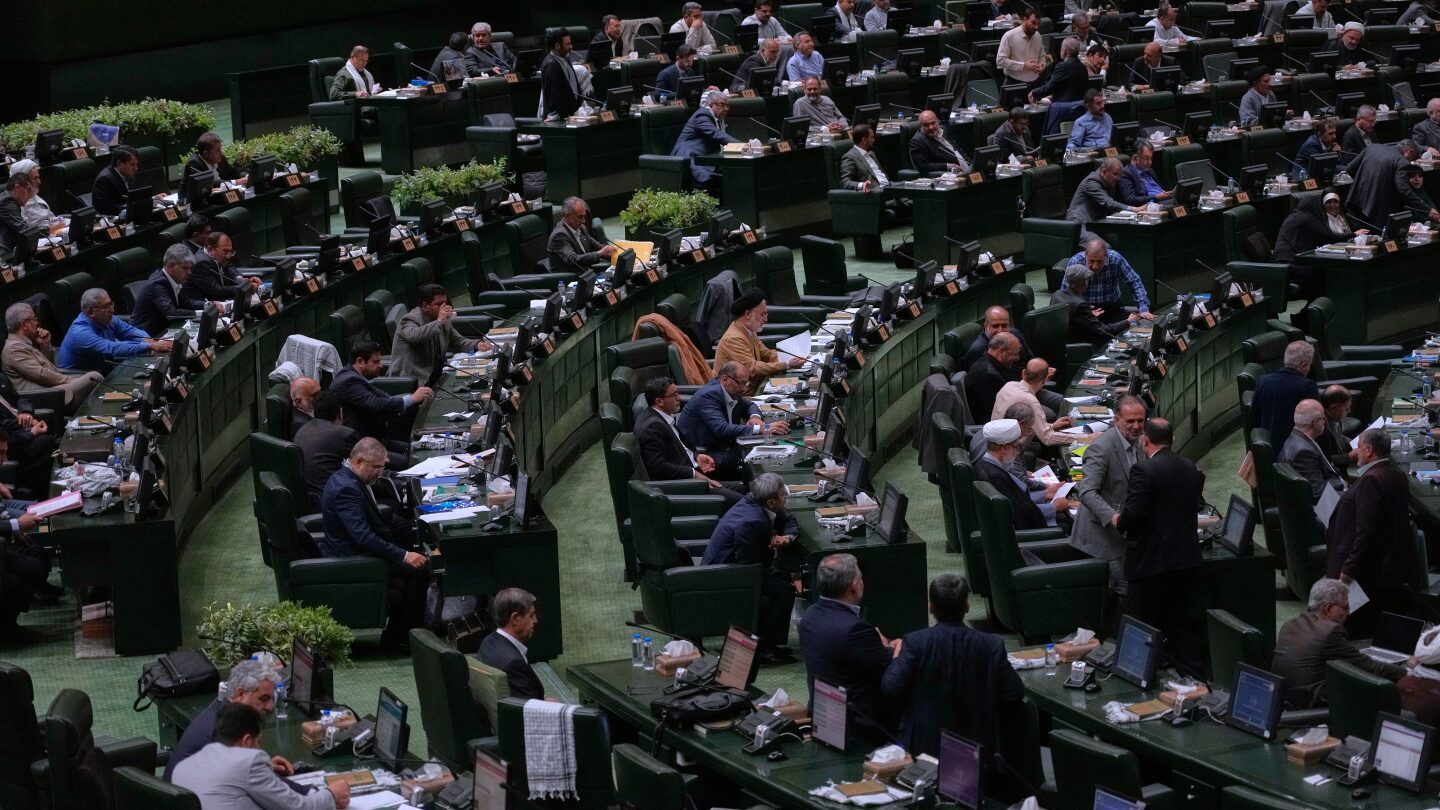 Iran weighs response to reimposed UN nuclear sanctions