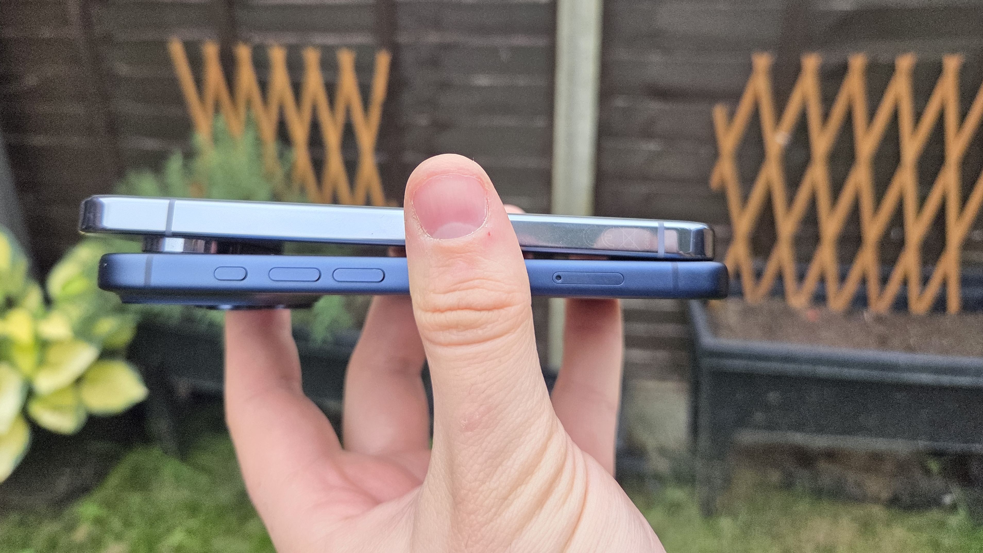 iPhone 17 pro vs Google Pixel 10 pro side by side shots